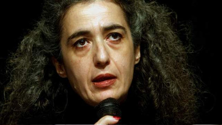 Βελτίωση παρουσιάζει η υγεία της δικηγόρου που τραυματίστηκε από φωτοβολίδα στα Εξάρχεια