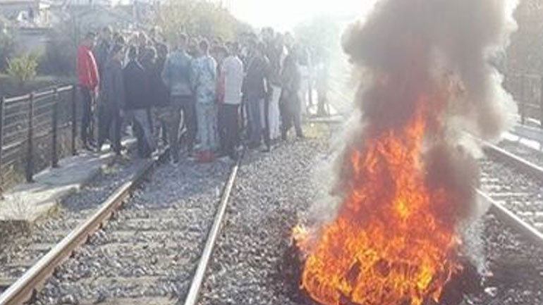 Λάρισα: Αποχώρησαν οι κάτοικοι που είχαν καταλάβει τις σιδηροδρομικές γραμμές