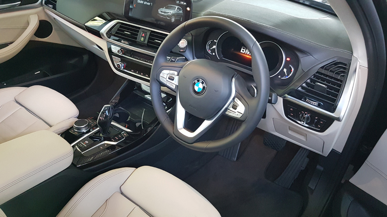 H... έκδοση για όσους οδηγούν δεξιά, καθώς την εντοπίσαμε στην Κύπρο