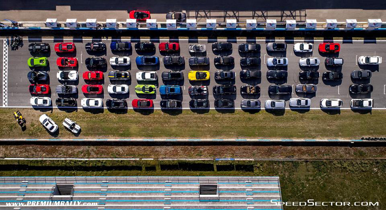 Εικόνα με τα εντυπωσιακά αυτοκίνητα από ψηλά