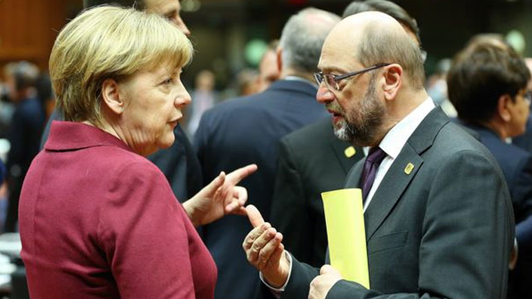 Γερμανία: Υπό πολιτικές πιέσεις ο Σουλτς ετοιμάζεται να αρχίσει διαπραγματεύσεις με τη Μέρκελ