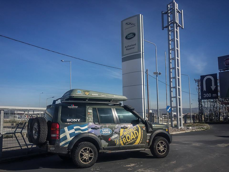 Το Land Rover που ταξίδεψε με την ελληνική σημαία σε όλο τον πλανήτη...