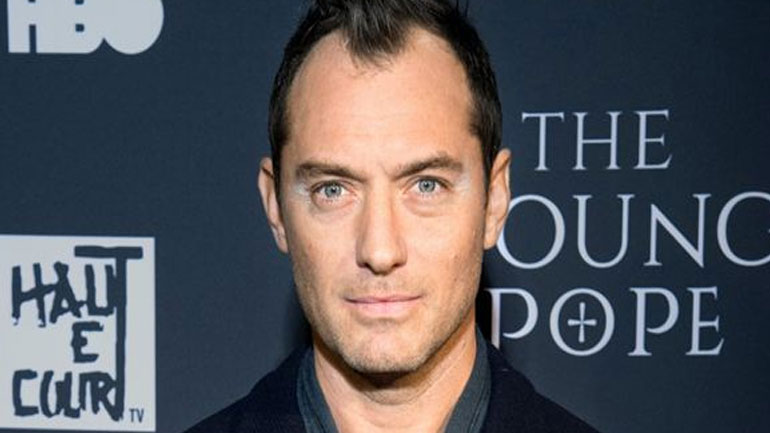 Ο Jude Law διαπραγματεύεται τον ρόλο του «Captain Marvel» Ο Jude Law διαπραγματεύεται τον ρόλο του «Captain Marvel»