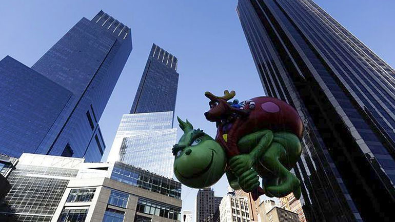 Εκατομμύρια άνθρωποι στους δρόμους της Νέας Υόρκης για την παρέλαση της Ημέρας των Ευχαριστιών