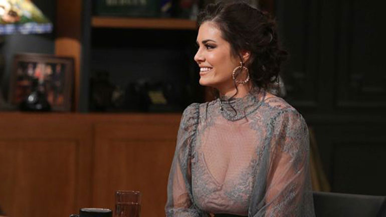 Μαρία Κορινθίου: Η σκηνή του Αϊβάζη μετά την αποκαλυπτική της εμφάνιση στο σανίδι!