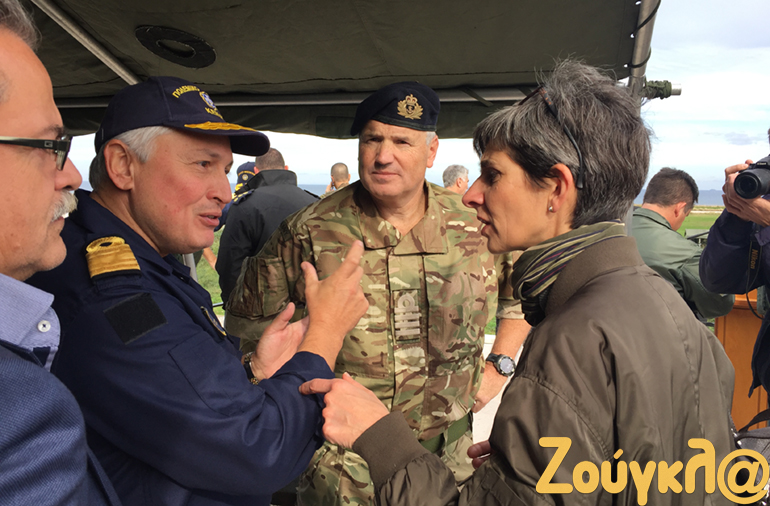 Η βρετανίδα Πρέσβης συνομιλεί με τα ανώτατα στελέχη των Ενόπλων Δυνάμεων