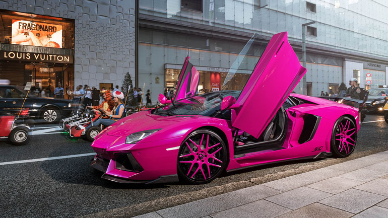 Κυκλοφορεί ελεύθερη στον δρόμο!