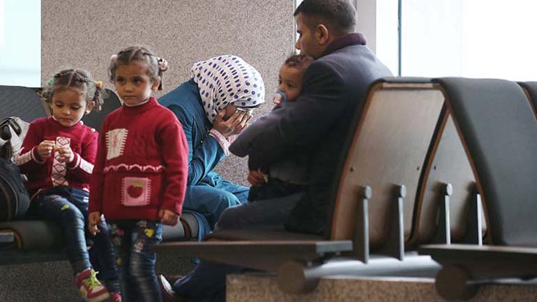 Ντύθηκε γυναίκα και προσπάθησε να ταξιδέψει στη Βιέννη