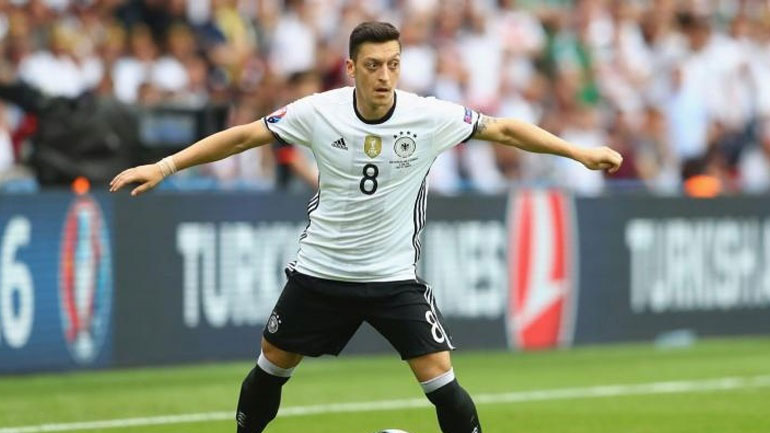 Θέλει τον Οζίλ η Μπαρτσελόνα