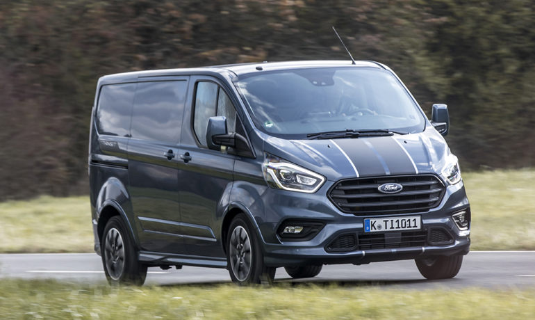 Ξεχωρίζει η έκδοση Sport με τους 170 ίππους και τις λωρίδες σε καπό, οροφή και πίσω μέρος