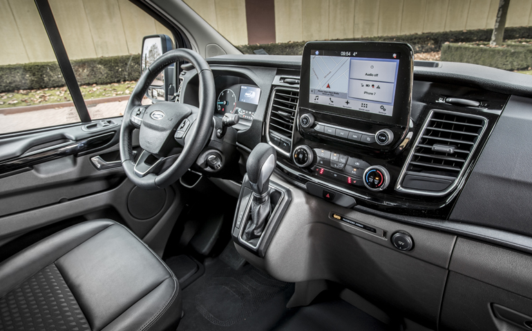 Οι απλές εκδόσεις περιλαμβάνουν οθόνη 4 ιντσών και οι πλουσιότερες 8΄΄ με SYNC3