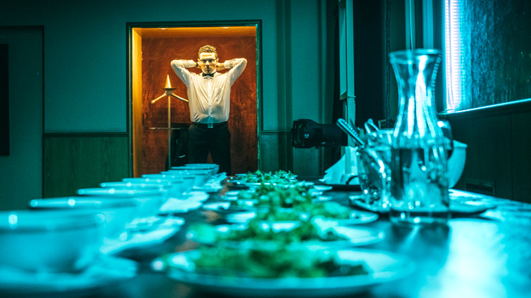 Τέσσερις έκτακτες απογευματινές παραστάσεις για την «Oικογενειακή Γιορτή» (Festen)