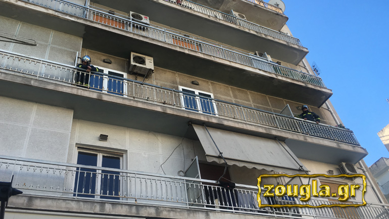 Φωτιά σε διαμέρισμα τρίτου ορόφου στη Δάφνη Φωτιά σε διαμέρισμα τρίτου ορόφου στη Δάφνη