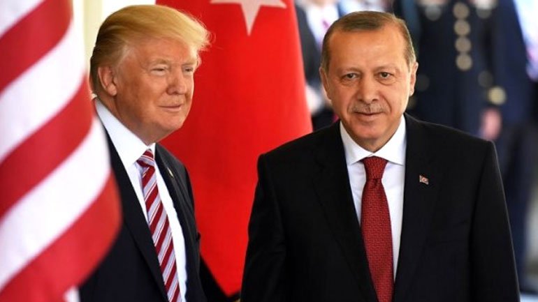 ΗΠΑ: Ο Τραμπ ενημέρωσε τον Ερντογάν ότι η Ουάσιγκτον προσαρμόζει τη στρατιωτική στήριξη που παρέχει στους συμμάχους της στη Συρία