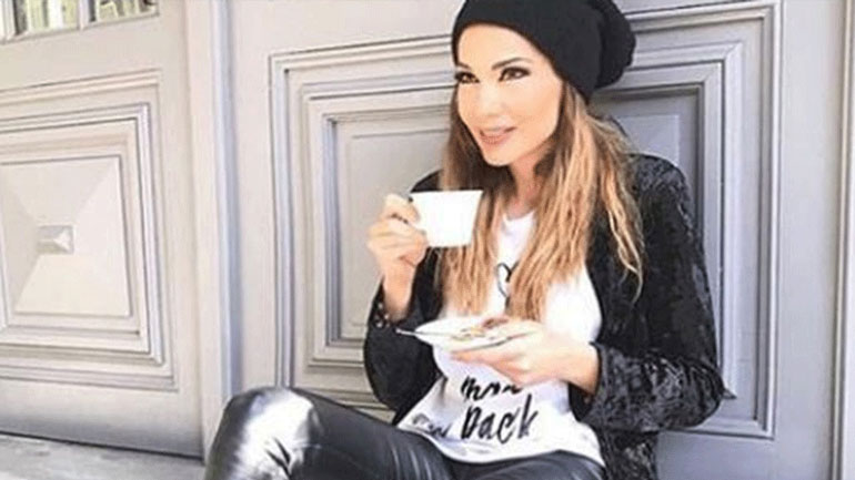 Δέσποινα Βανδή: «Με τον Ντέμη ποτέ δεν σταματήσαμε να φλερτάρουμε»