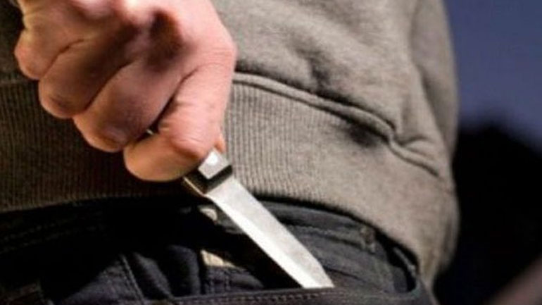 Ηράκλειο: Ανήλικοι έβγαλαν μαχαίρι και λήστεψαν γυναίκα