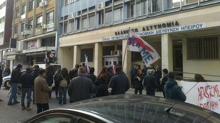 Συλλήψεις εργαζομένων στον «Καρυπίδης» μέσα στα σπίτια τους