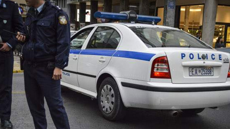 Δελφοί: Κλειδώθηκε στην καφετέριά του και απειλούσε να αυτοκτονήσει Δελφοί: Κλειδώθηκε στην καφετέριά του και απειλούσε να αυτοκτονήσει