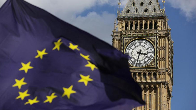 DW: Με βέτο στο Brexit απειλεί το Δουβλίνο