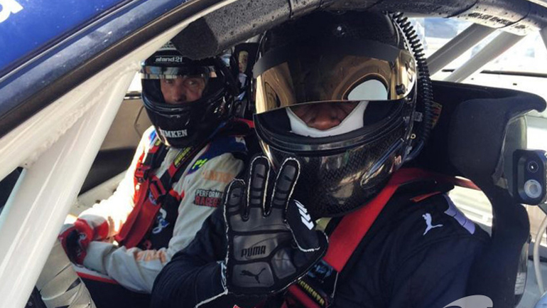 O Usain Bolt στο cockpit της αγωνιστικής Porsche 911 GT3 O Usain Bolt στο cockpit της αγωνιστικής Porsche 911 GT3