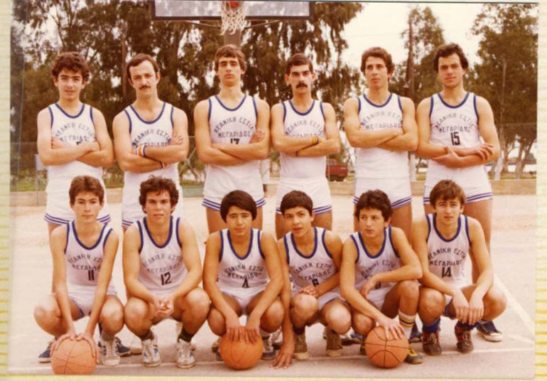 O Νίκος Σάλτας πριν από... 37 χρόνια! (πάνω τέρμα αριστερά)