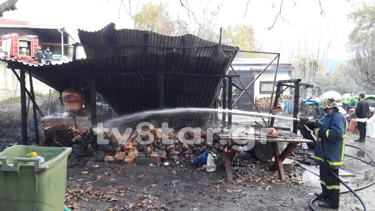 Λαμία: Κίνδυνος από φωτιά σε αποθήκη με φιάλες προπανίου κοντά σε σπίτια