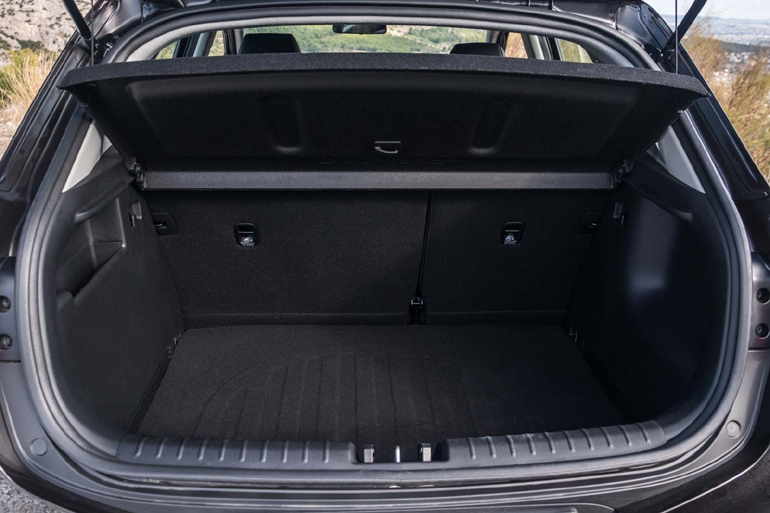 Χώρος αποσκευών στα 352 λίτρα. Φτάνει στα 1.155 όταν πέσουν τα πίσω καθίσματα.