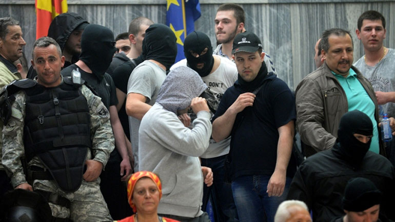 ΠΓΔΜ: Συλλήψεις βουλευτών του Νίκολα Γκρούεφσκι για τα επεισόδια στη Βουλή