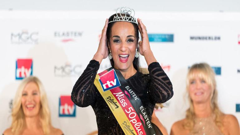 Η συγγραφέας αστυνομικών μυθιστορημάτων Μανουέλα Τόμα Αντόφο αναδείχθηκε «Miss 50 plus» σε διαγωνισμό στη Γερμανία Η συγγραφέας αστυνομικών μυθιστορημάτων Μανουέλα Τόμα Αντόφο αναδείχθηκε «Miss 50 plus» σε διαγωνισμό στη Γερμανία