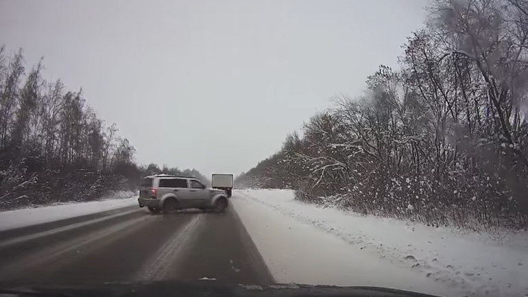 Τη γλύτωσαν για εκατοστά!