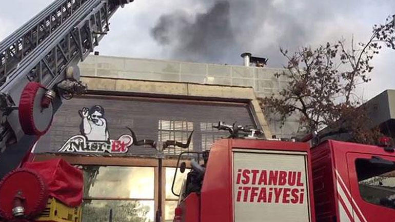 Πυρκαγιά στο πανεπιστήμιο της Κωνσταντινούπολης Πυρκαγιά στο πανεπιστήμιο της Κωνσταντινούπολης