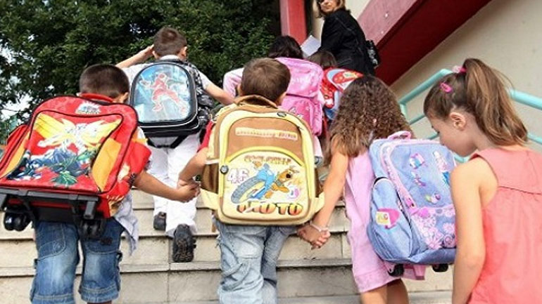 Στο σχολείο θα αφήνουν την τσάντα τους οι μαθητές μια Παρασκευή τον μήνα