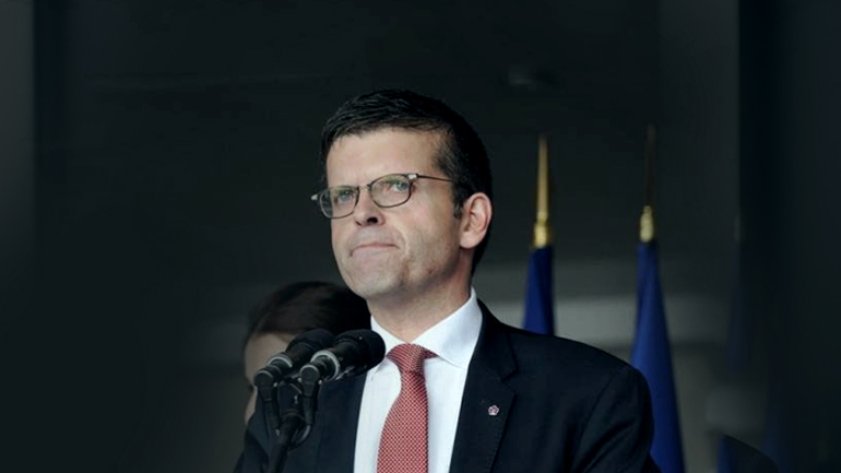 Λικ Καρβουνά: Ο άγνωστος Έλληνας, Τούρκος, gay και Γάλλος πολιτικός