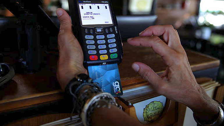 Δύο δισ. ευρώ επιπλέον η φορολογική συγκομιδή από την αύξηση χρήσης του πλαστικού χρήματος