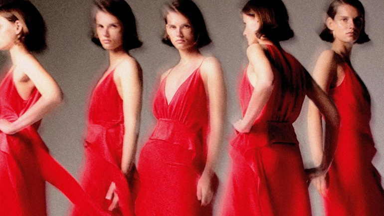 Πάρτε μια γεύση από τη νέα συλλογή της Victoria Beckham για τα Χριστούγεννα