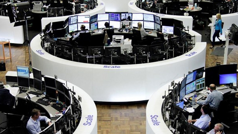 Μικτά πρόσημα στις ευρωαγορές – Oριακή άνοδος για το ευρώ