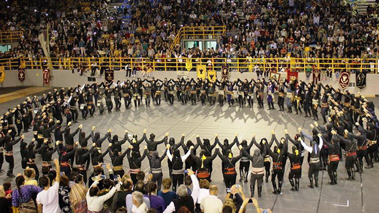 Το 13o Πανελλαδικό Φεστιβάλ Ποντιακών Χορών στο Στάδιο Ειρήνης και Φιλίας