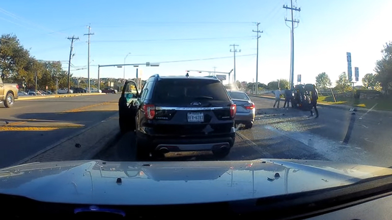 Δεν άφησε τίποτα όρθιο η γιαγιά!