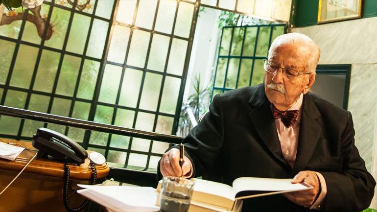 Μεσίστια η σημαία στο κτήριο του Εμπορικού Συλλόγου για τον θάνατο του Ευτύχιου Αλεξανδράκη