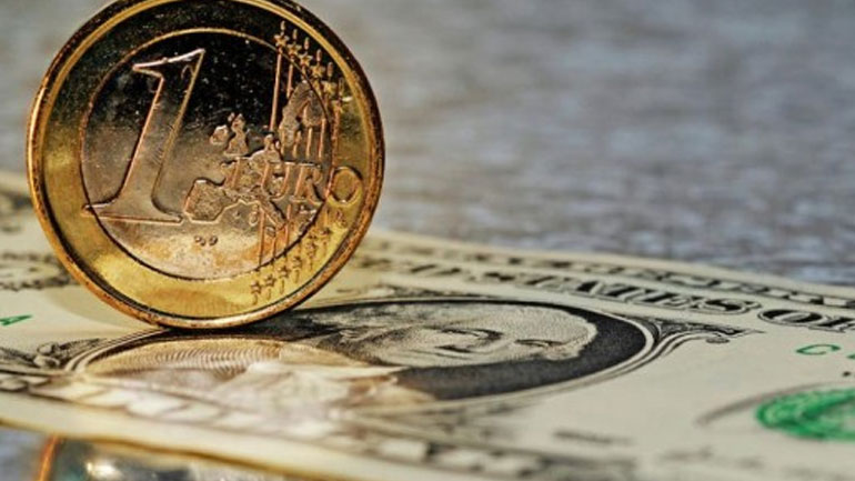Οριακή άνοδο καταγράφει το ευρώ έναντι του δολαρίου