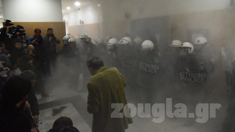 Εισαγγελική έρευνα για τα επεισόδια στο Ειρηνοδικείο Αθηνών