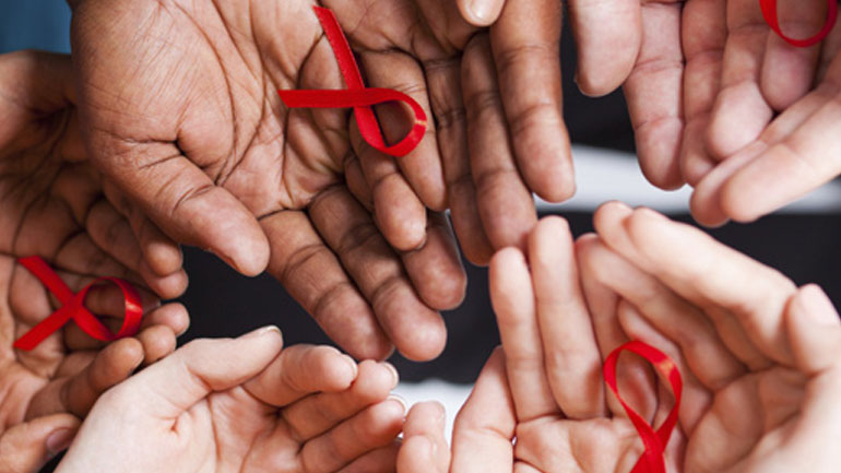 Ένας στους τέσσερις νέους Ρώσους θεωρούν πως το AIDS έχει γίνει επιδημία