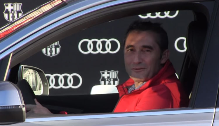 Η αμήχανη στιγμή του Βαλβέρδε όταν παρέλαβε το νέο του αμάξι