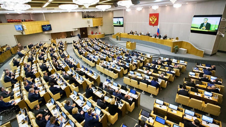 Η ρωσική Βουλή αναιρεί τη διαπίστευση των αμερικανικών ΜΜΕ
