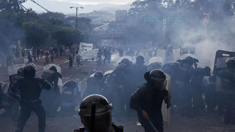 Ονδούρα: Η κυβέρνηση έδωσε στον στρατό και στην αστυνομία περισσότερες εξουσίες για να περιορίσουν την αναταραχή