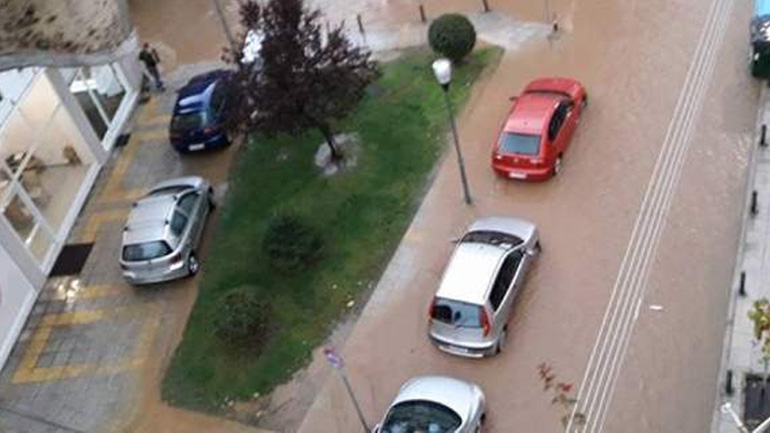 Αγρίνιο: Απεγκλωβίστηκαν με ασφάλεια οδηγοί και επιβάτες 10 οχημάτων στην περιοχή της Κλεισούρας