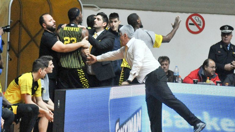 Aντάλλαξε… γαλλικά με οπαδούς του Άρη ο Πέτγουεϊ