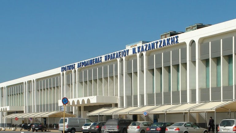 Προσγειώθηκαν στο Ηράκλειο μετά από επτά καθυστερήσεις – Ταλαιπωρία για τους επιβάτες