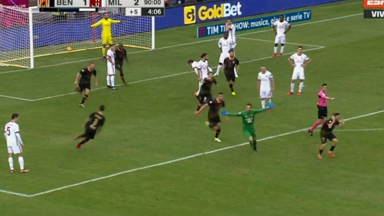 Ο τερματοφύλακας της Μπενεβέντο ισοφάρισε τη Μίλαν στο 95′