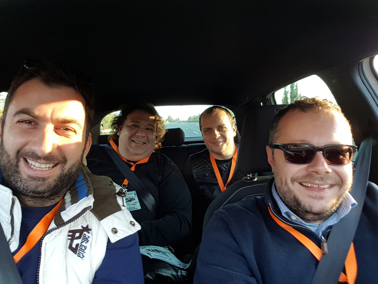 Γιατί... έτσι μας αρέσει να γελάμε! (από αριστερά Βασίλης Σαρημππαλίδης, Πάρις Ποντίκας, Γιάννης Τσιρογιάννης και Γιάννης - Μάριος Παπαδόπουλος)